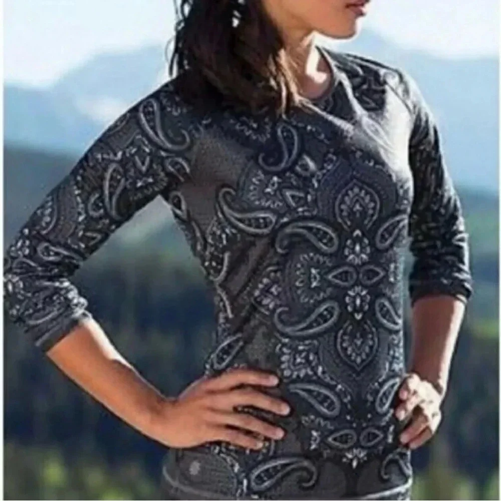 Athleta Sierra Nevada Top Womens Size XS Blue Paisley Long Sleeve Thumbholes Run - Picture 1 of 7